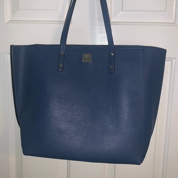 Authentic MCM Tote Navy with Zipped Top - Picture 1 of 7